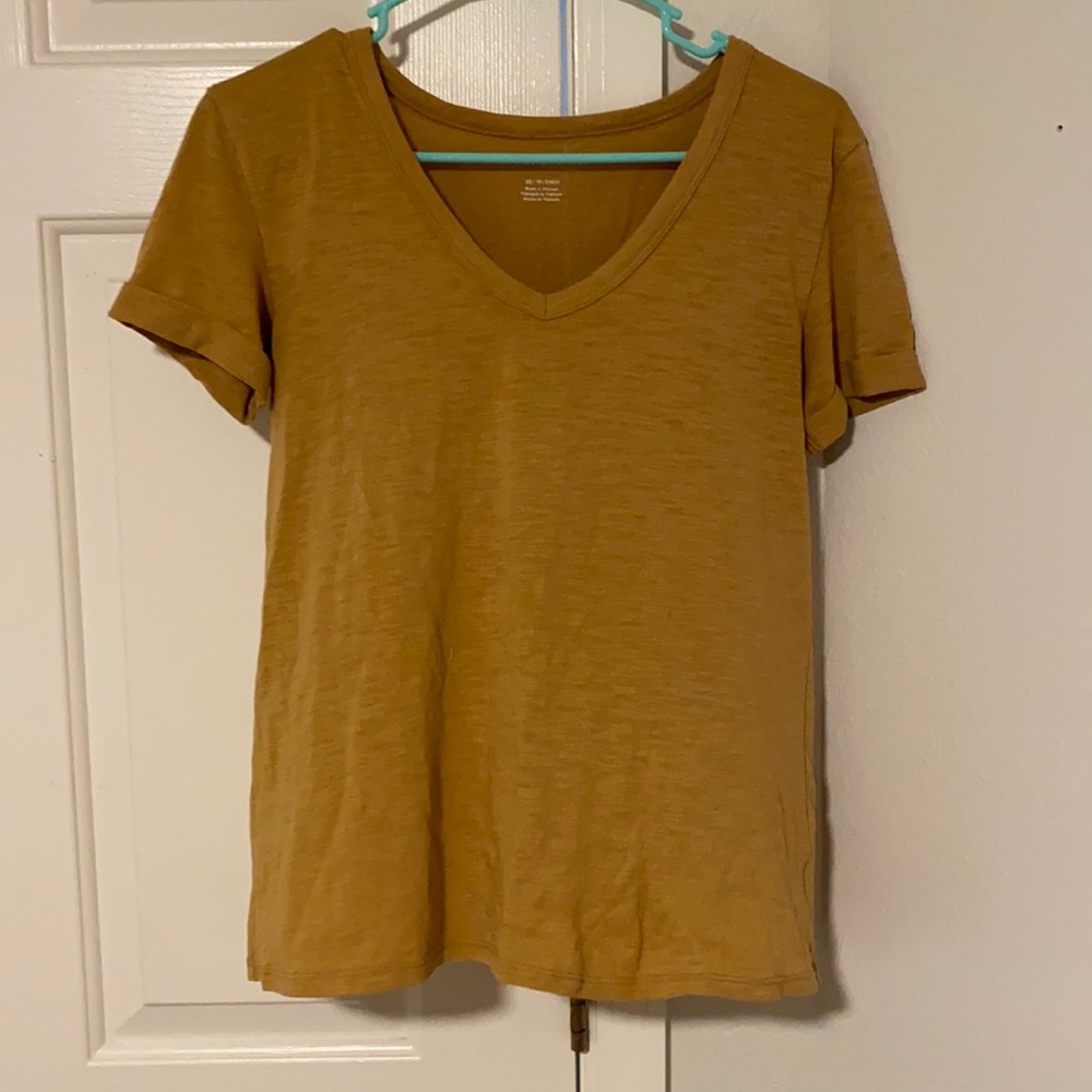 American eagle v neck top